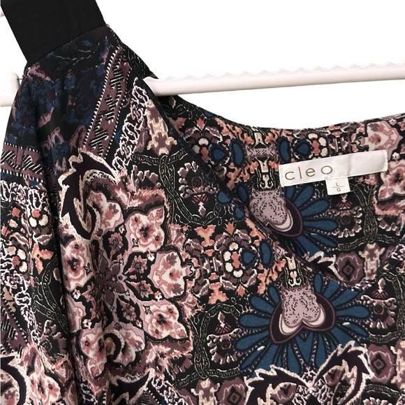 ❤️NWOT Cold shoulder printed blouse - Picture 5 of 5